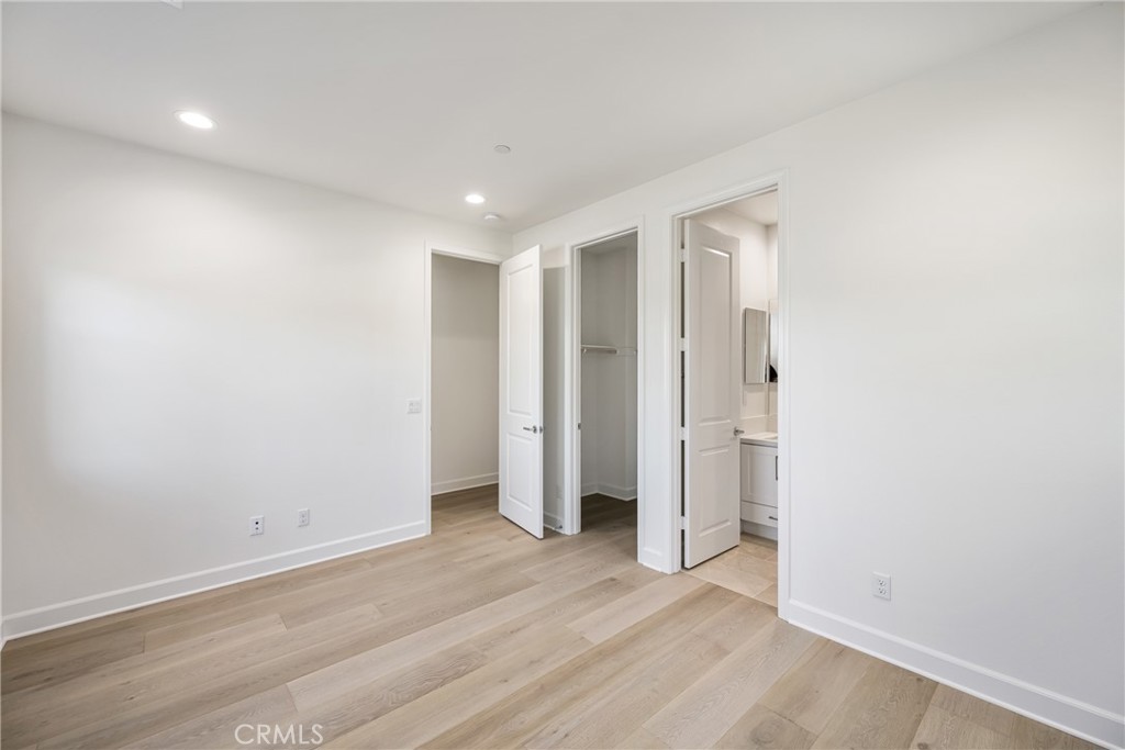 1229 E Providence Loop