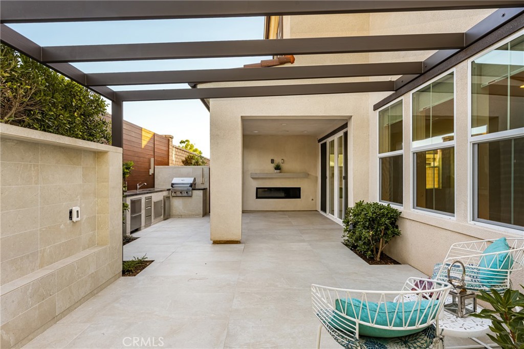 1229 E Providence Loop