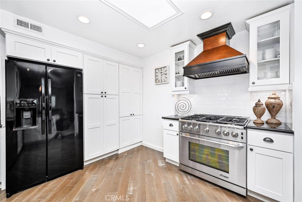 19141 Newland Street