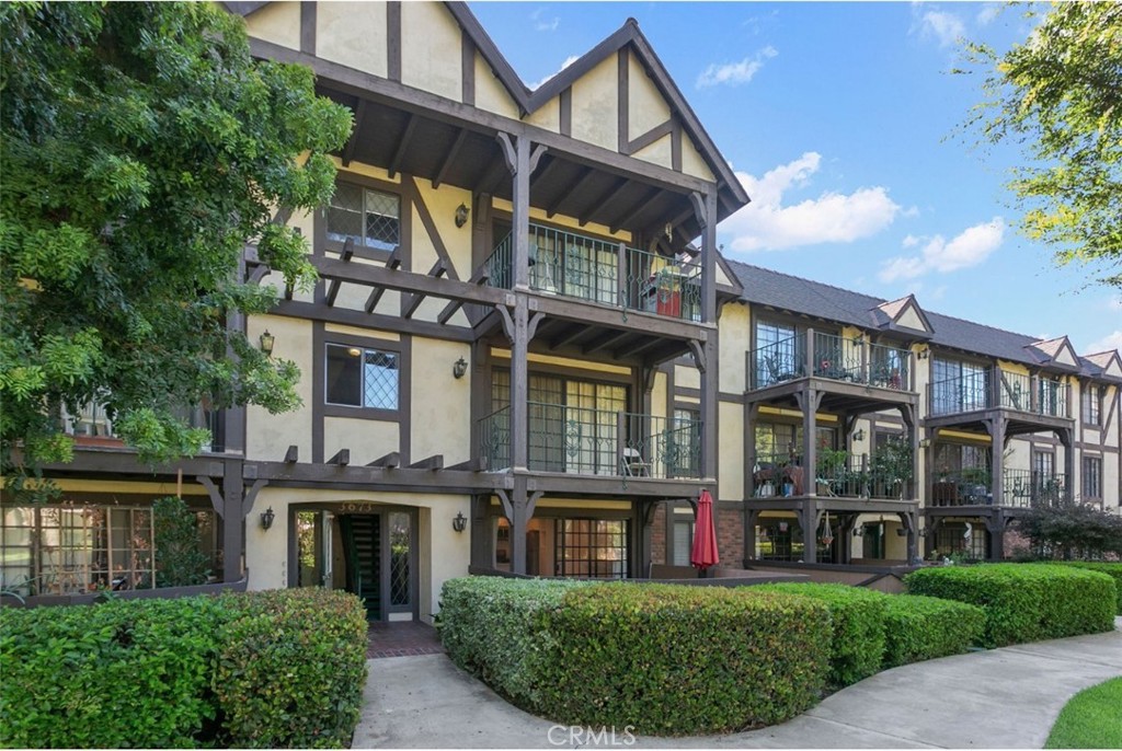 3673 S Bear Street E