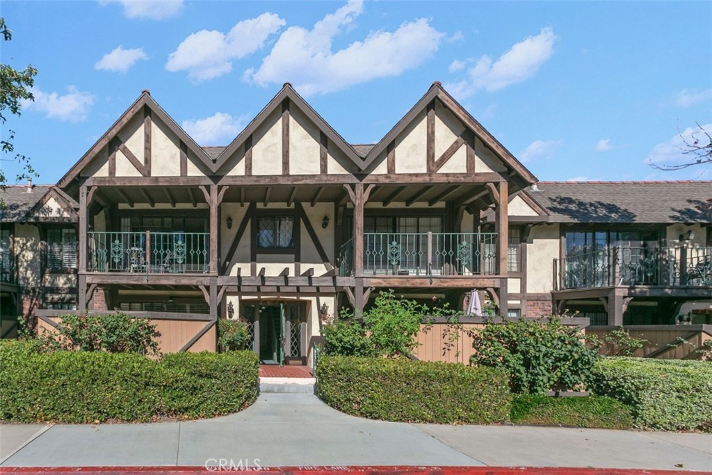 3673 S Bear Street E