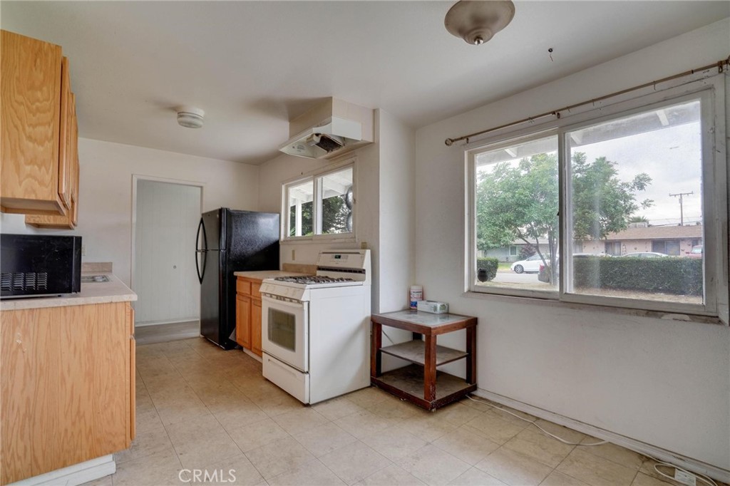 10241 Camulos Avenue