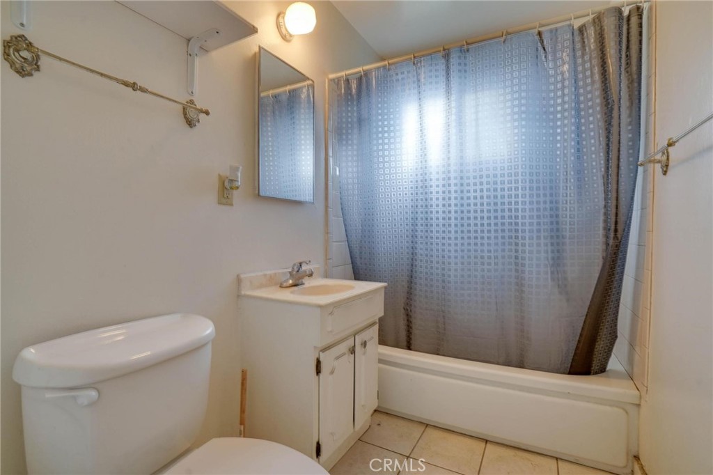 10241 Camulos Avenue