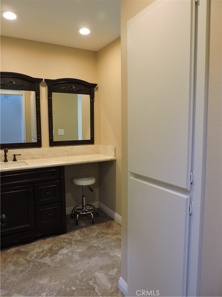 5453 Twin Lakes Drive