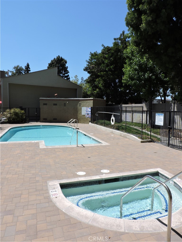 5453 Twin Lakes Drive