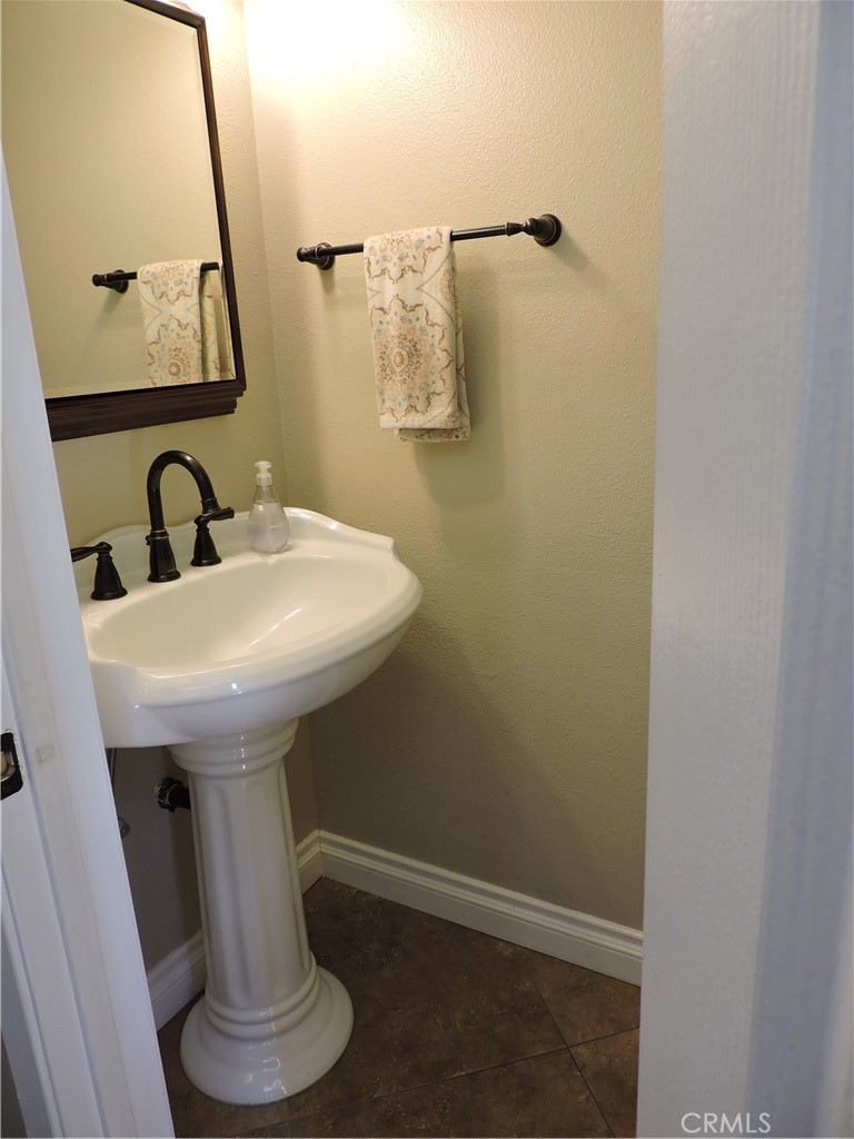 5453 Twin Lakes Drive