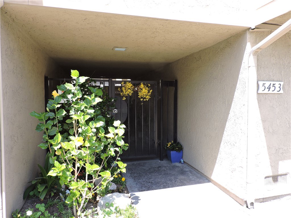 5453 Twin Lakes Drive