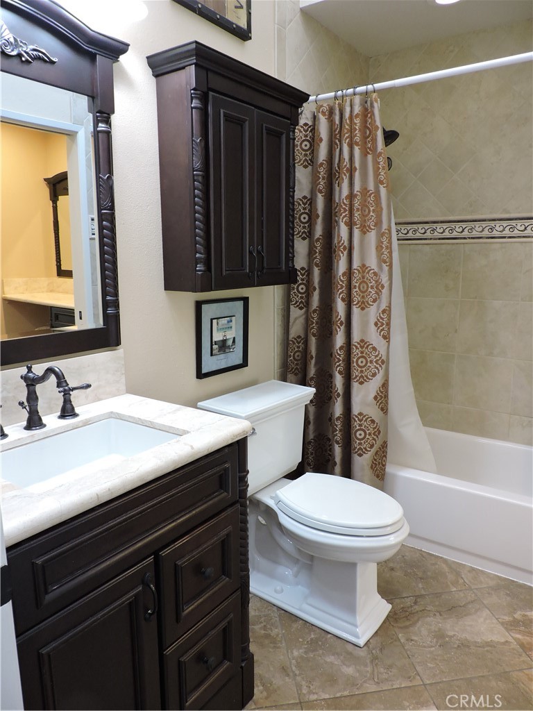 5453 Twin Lakes Drive