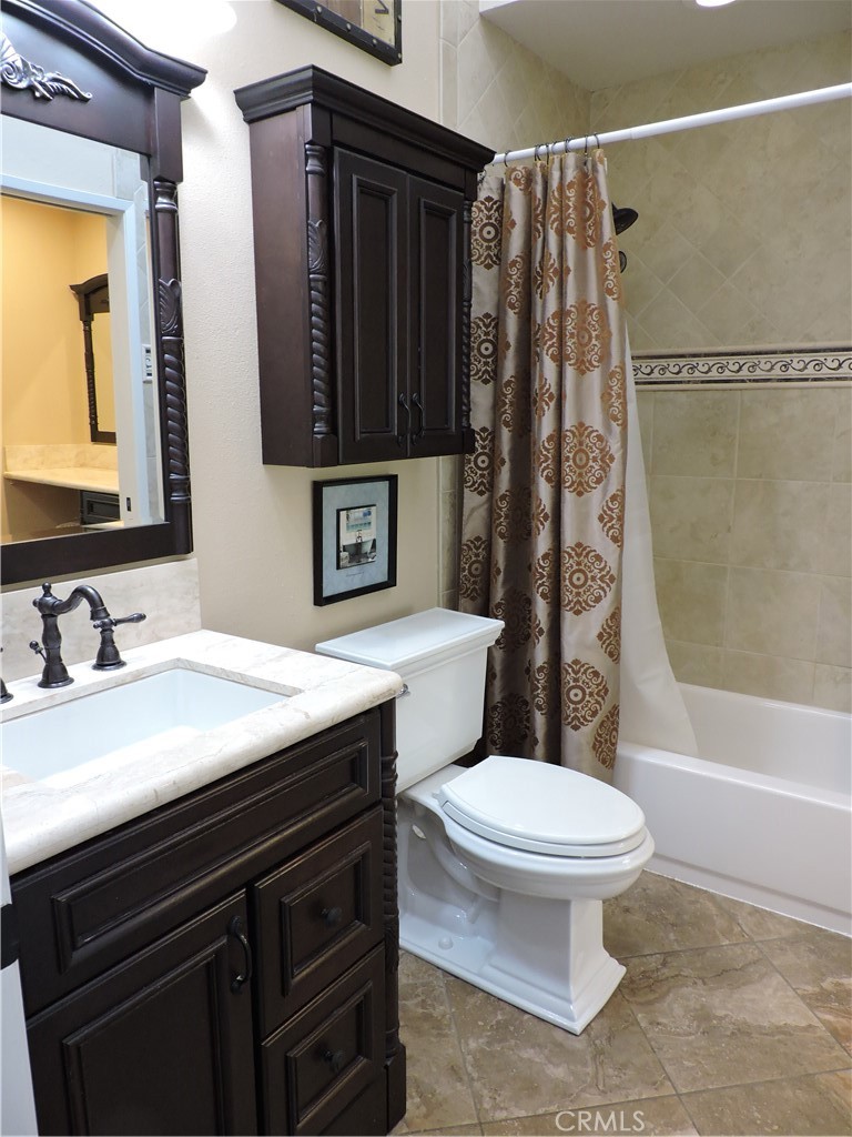 5453 Twin Lakes Drive