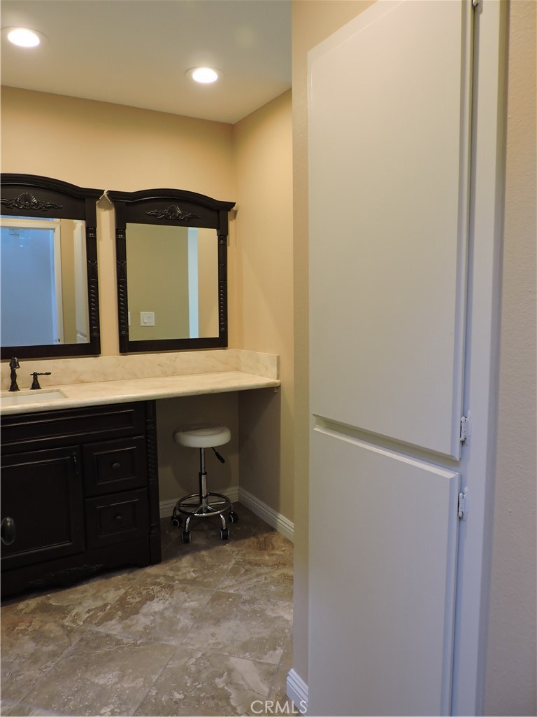 5453 Twin Lakes Drive