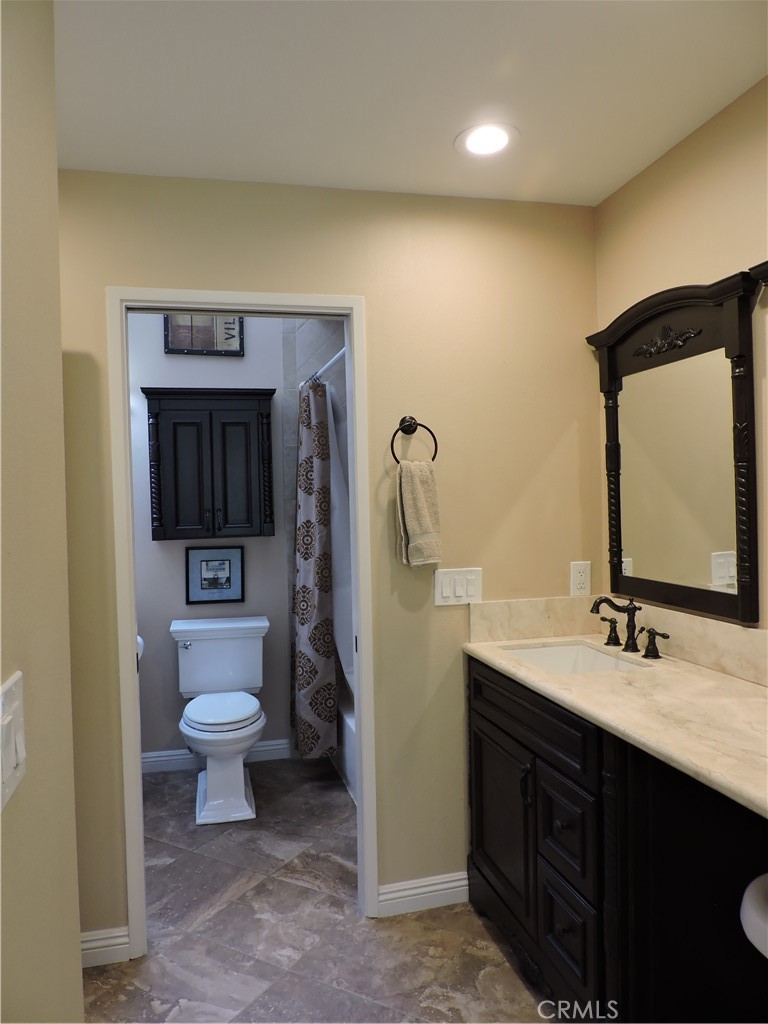 5453 Twin Lakes Drive