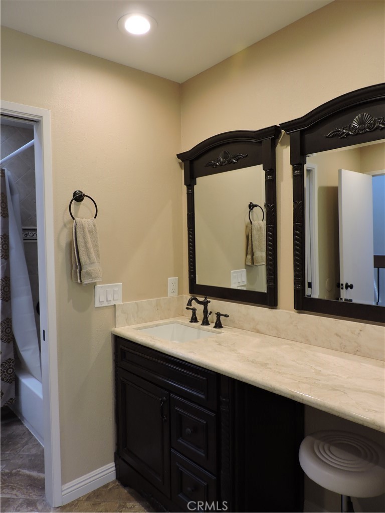 5453 Twin Lakes Drive