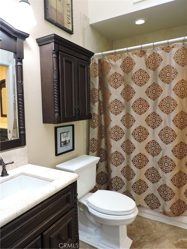 5453 Twin Lakes Drive