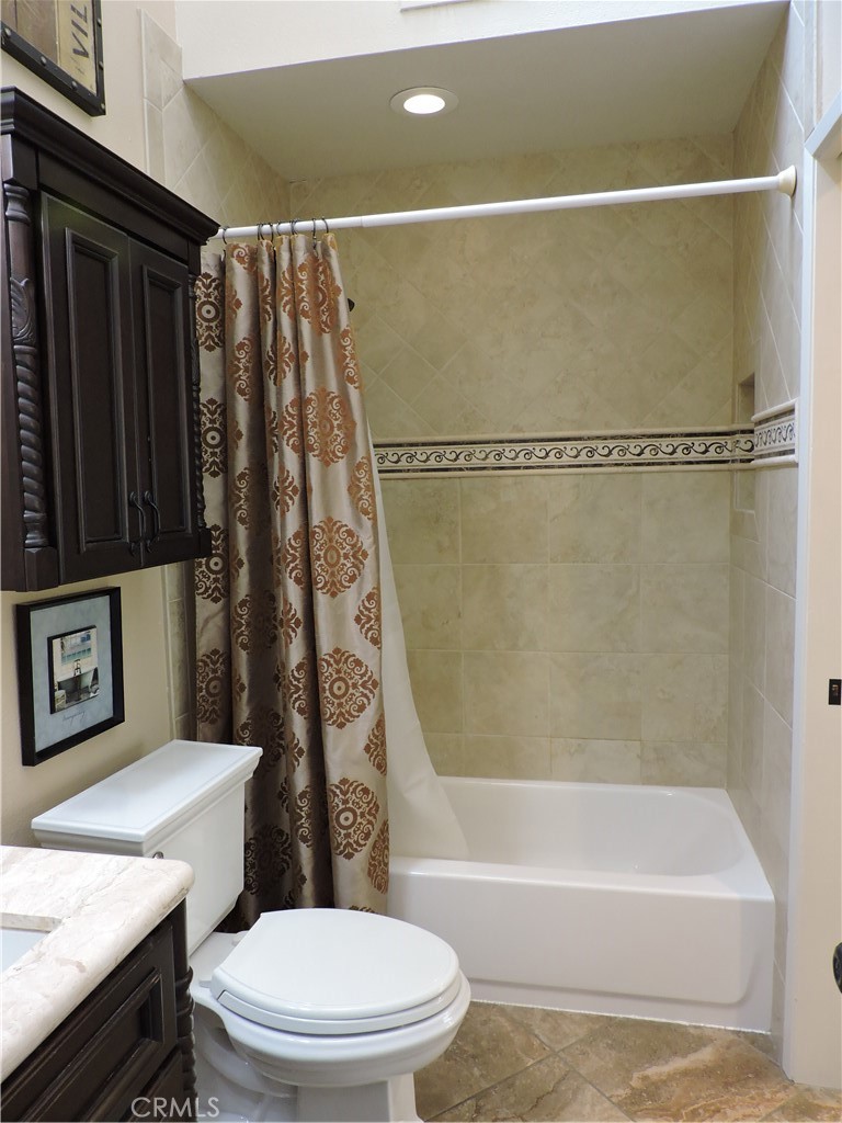 5453 Twin Lakes Drive