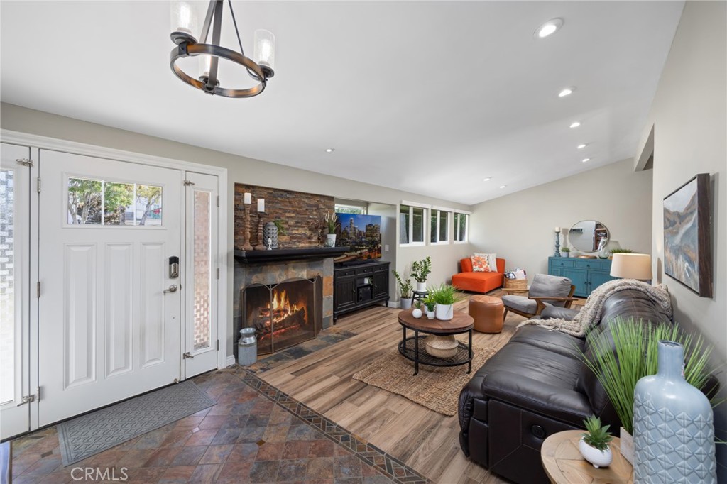 3241 Kenilworth Drive