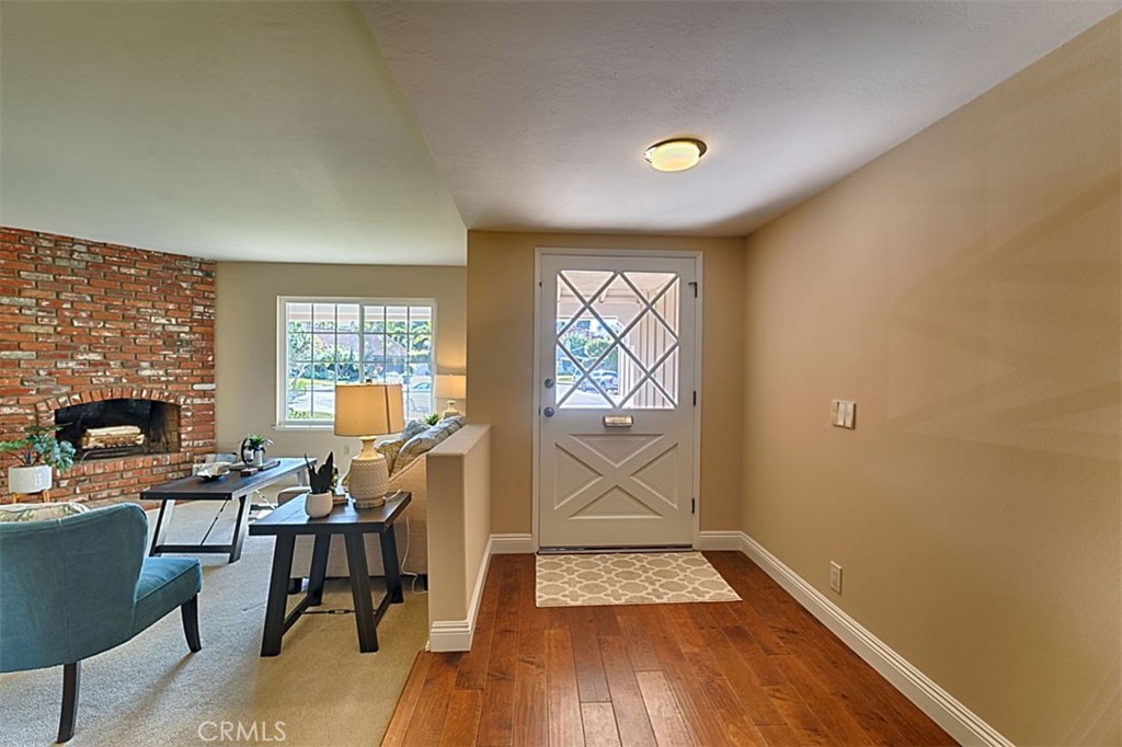 1525 E San Alano Avenue