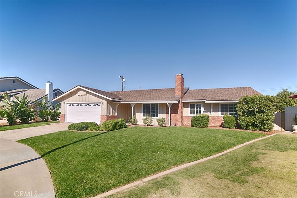 1525 E San Alano Avenue