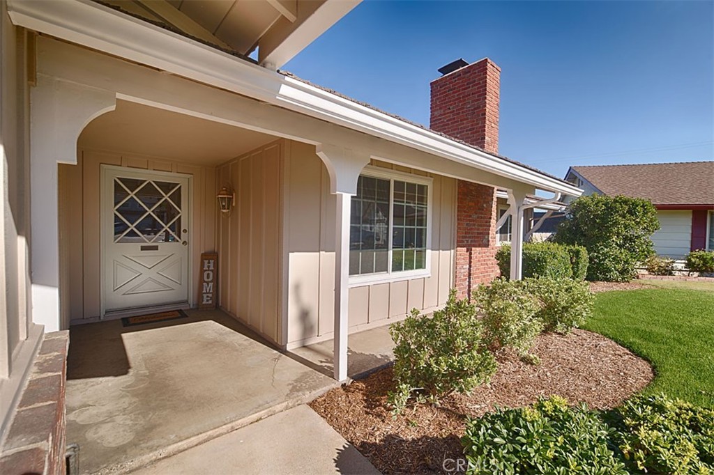 1525 E San Alano Avenue