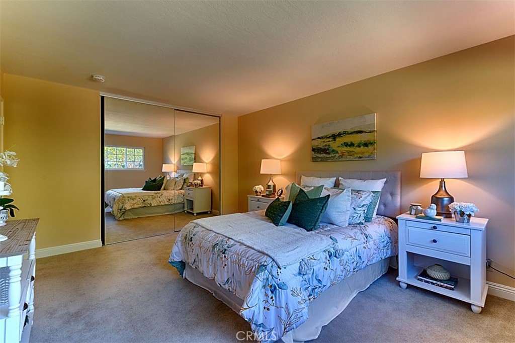 1525 E San Alano Avenue