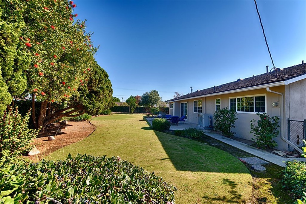 1525 E San Alano Avenue