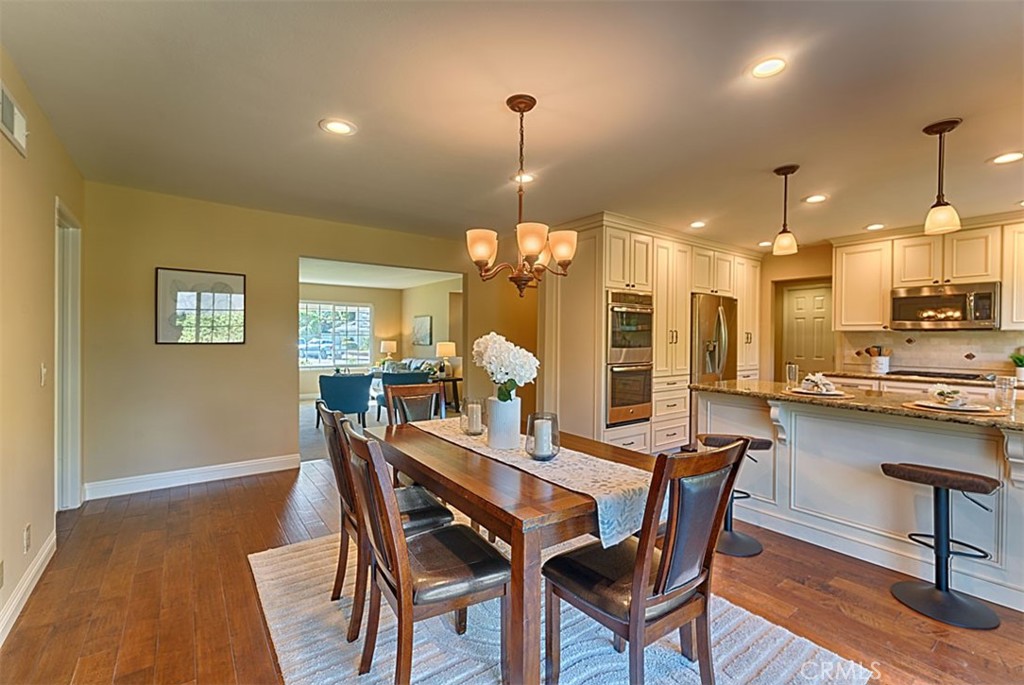 1525 E San Alano Avenue