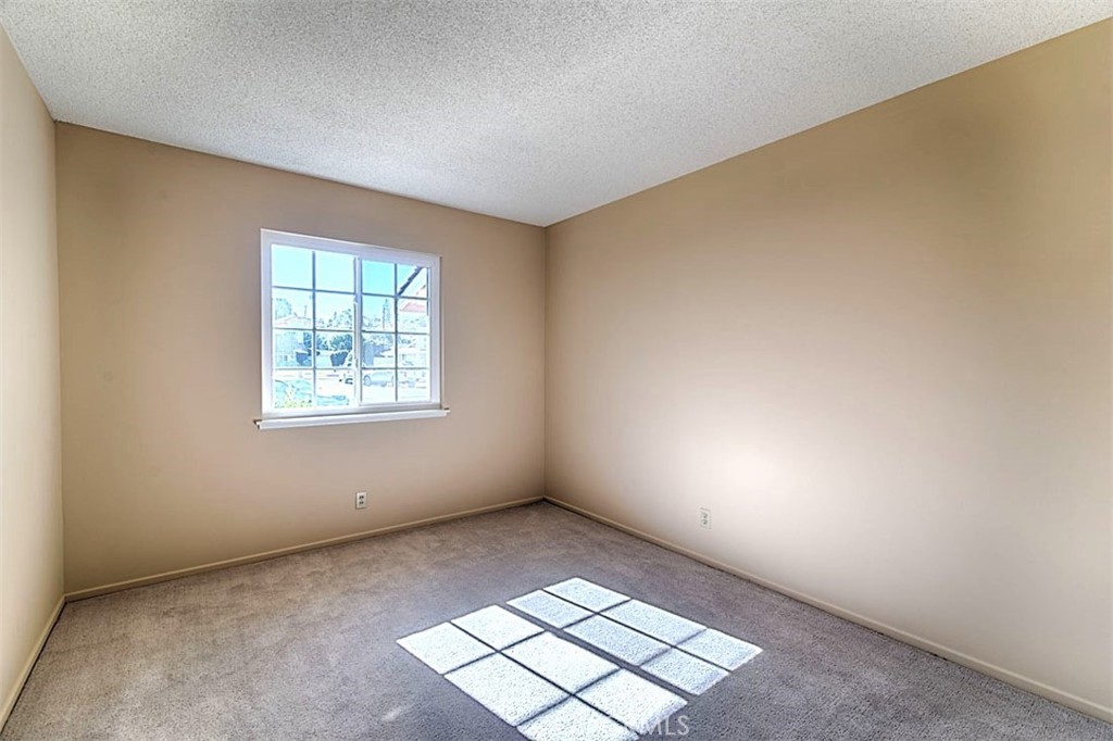 1525 E San Alano Avenue