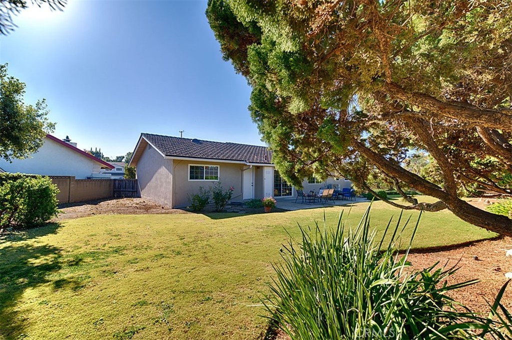 1525 E San Alano Avenue