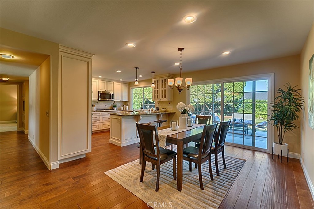 1525 E San Alano Avenue