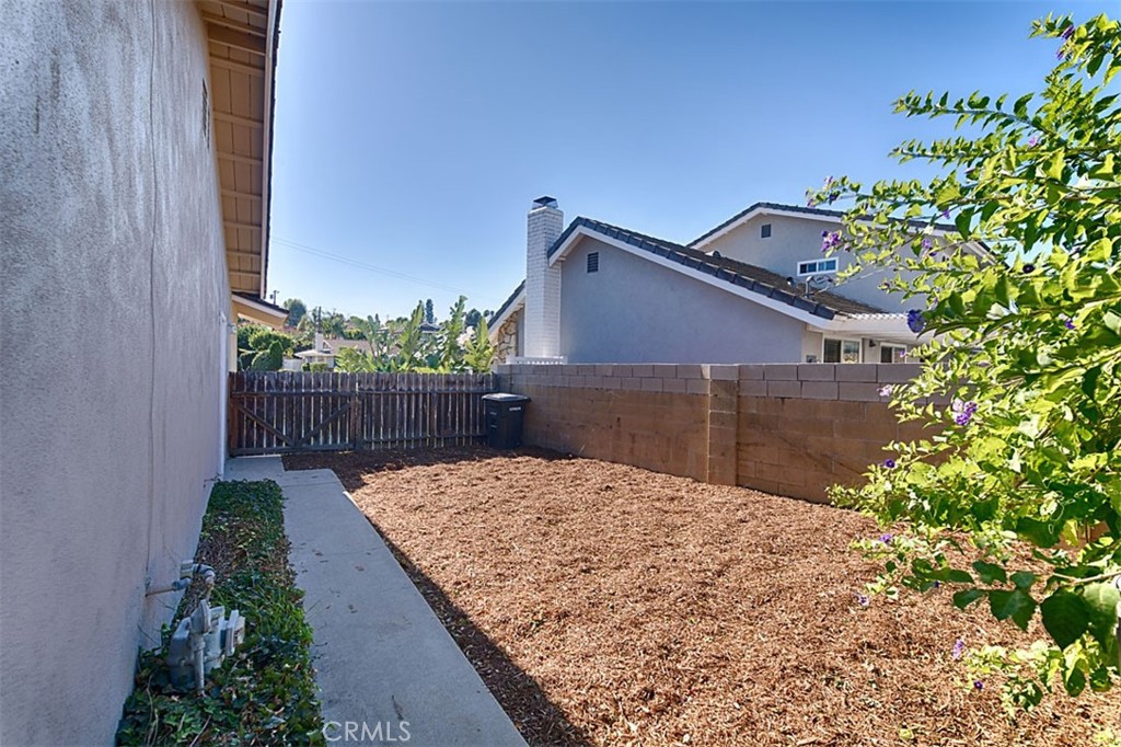 1525 E San Alano Avenue