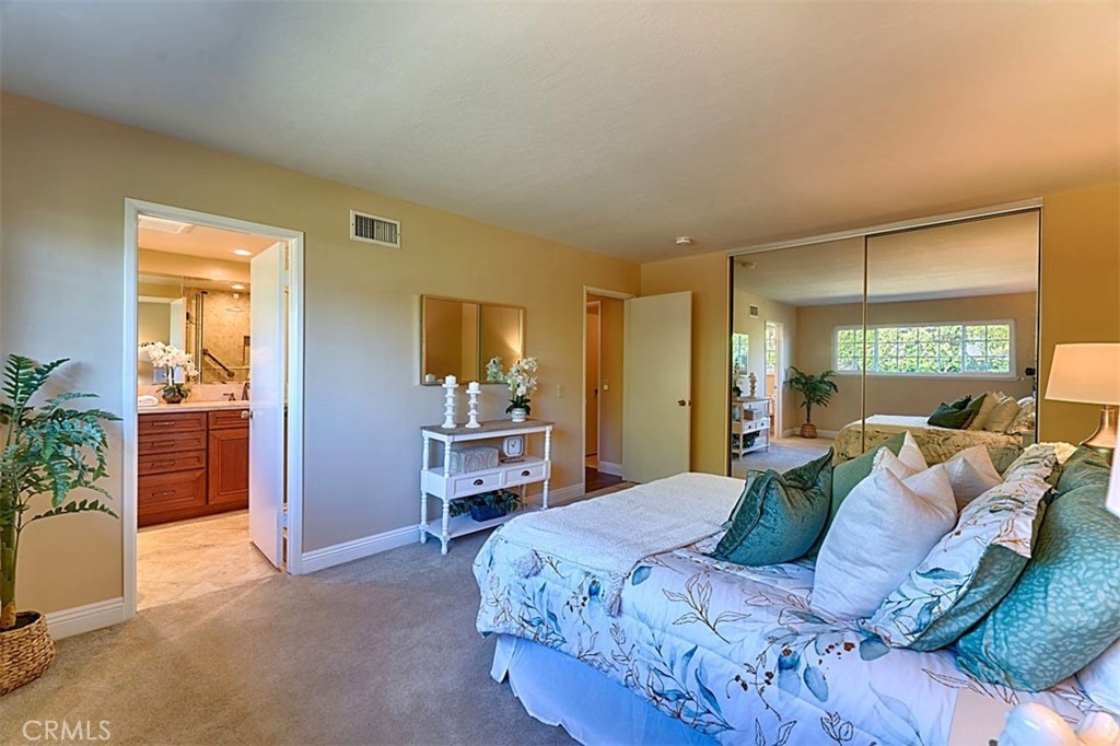 1525 E San Alano Avenue