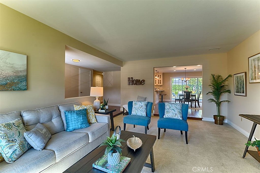 1525 E San Alano Avenue