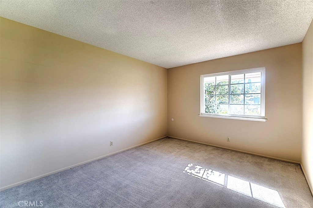 1525 E San Alano Avenue