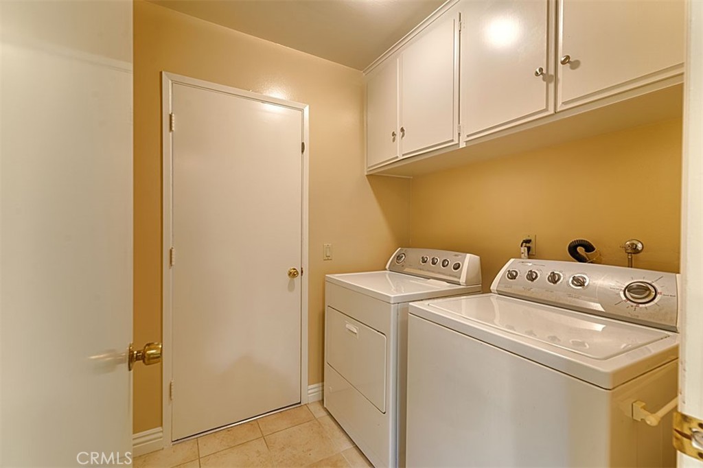 1525 E San Alano Avenue