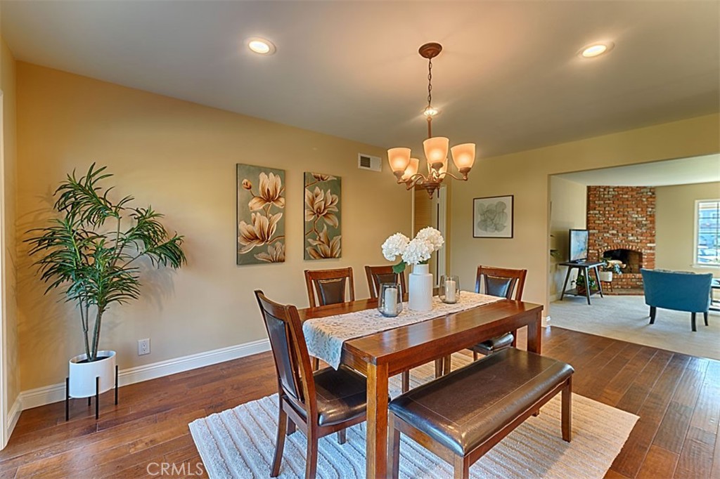 1525 E San Alano Avenue