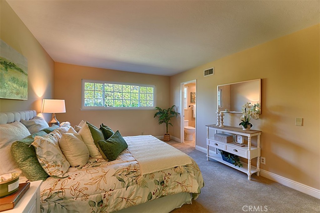 1525 E San Alano Avenue