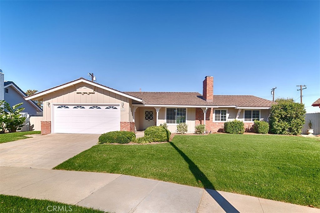 1525 E San Alano Avenue