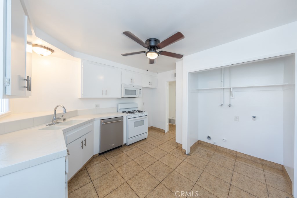 1682 W Cindy Lane B