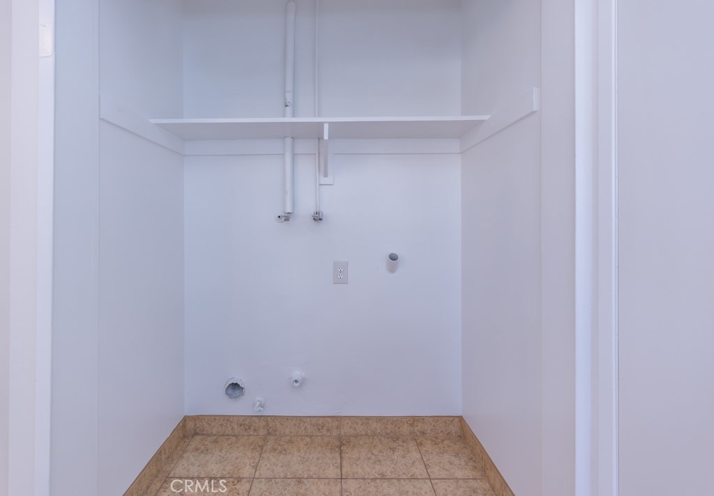 1682 W Cindy Lane B