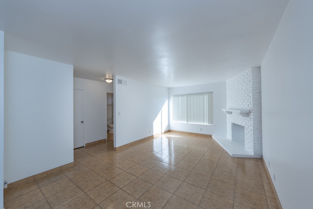 1682 W Cindy Lane B