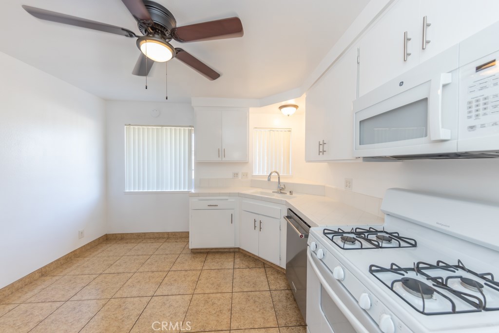 1682 W Cindy Lane B