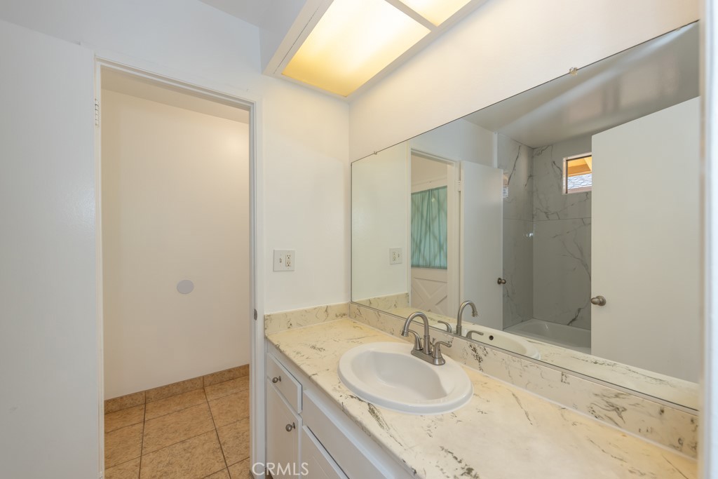 1682 W Cindy Lane B