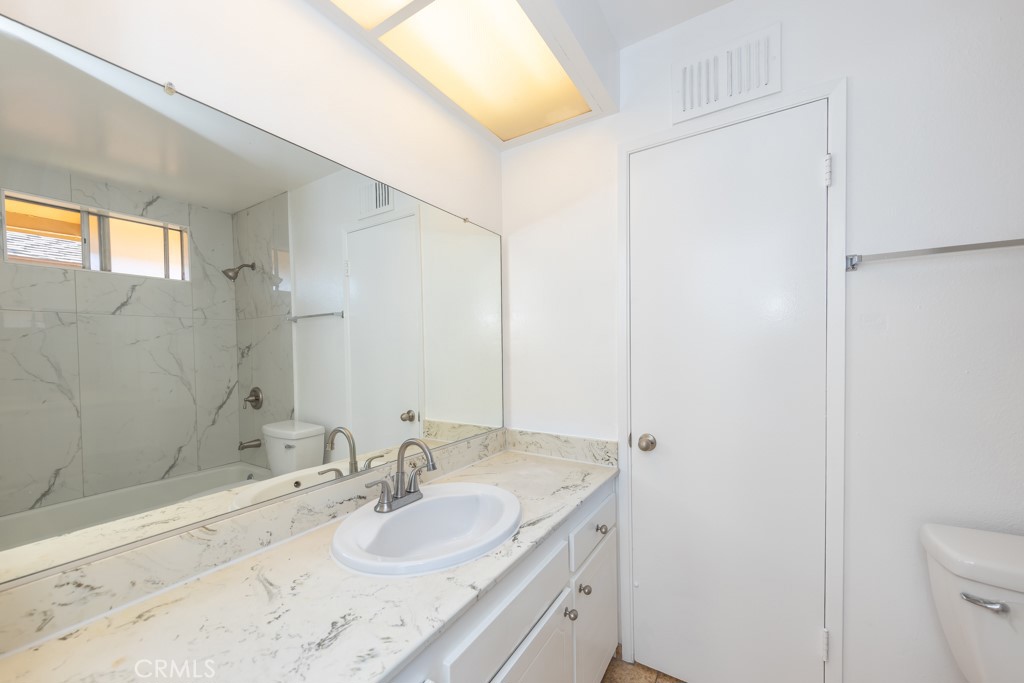 1682 W Cindy Lane B