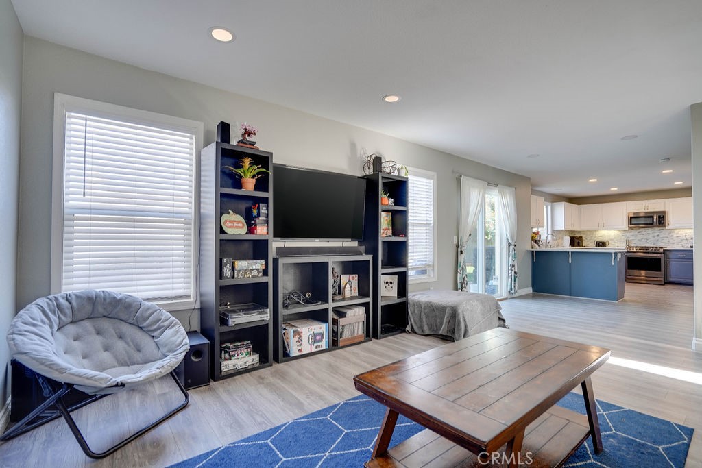 125 Smokethorn Street