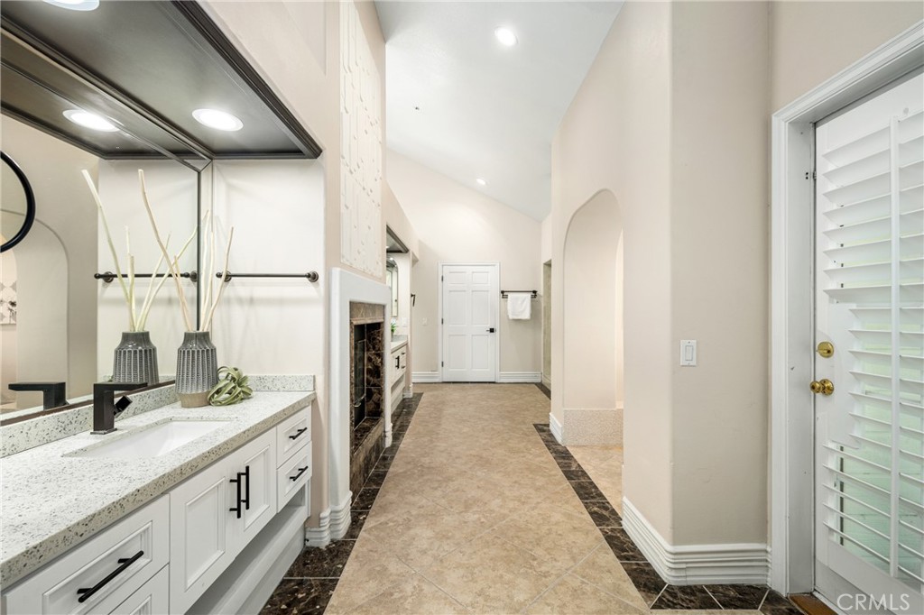 4501 E Cerro Vista Drive