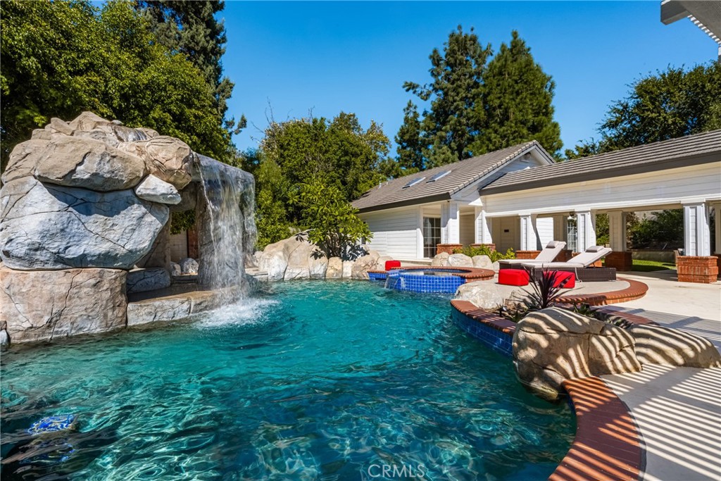 4501 E Cerro Vista Drive