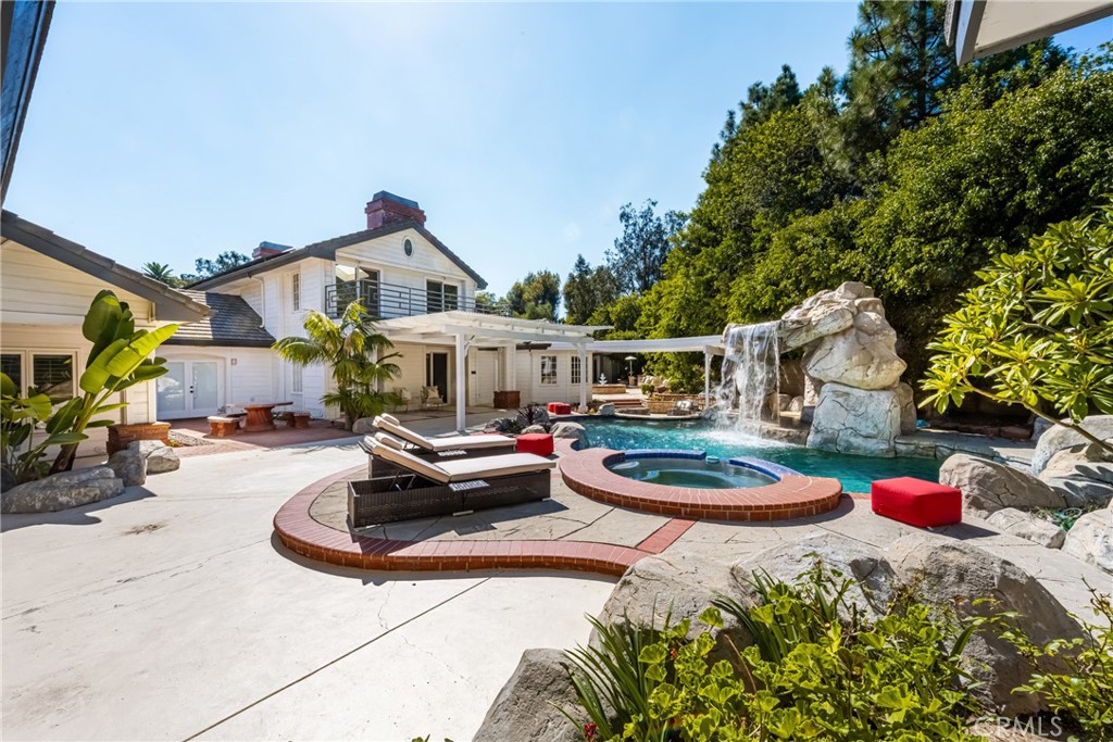 4501 E Cerro Vista Drive