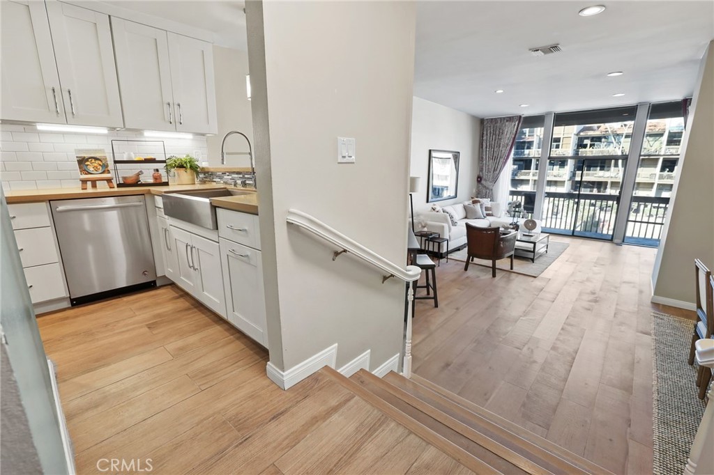 7221 Marina Pacifica Drive N 11