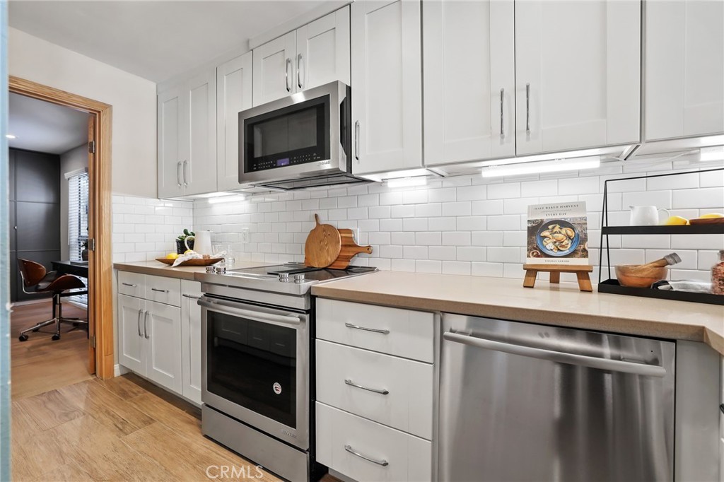 7221 Marina Pacifica Drive N 11