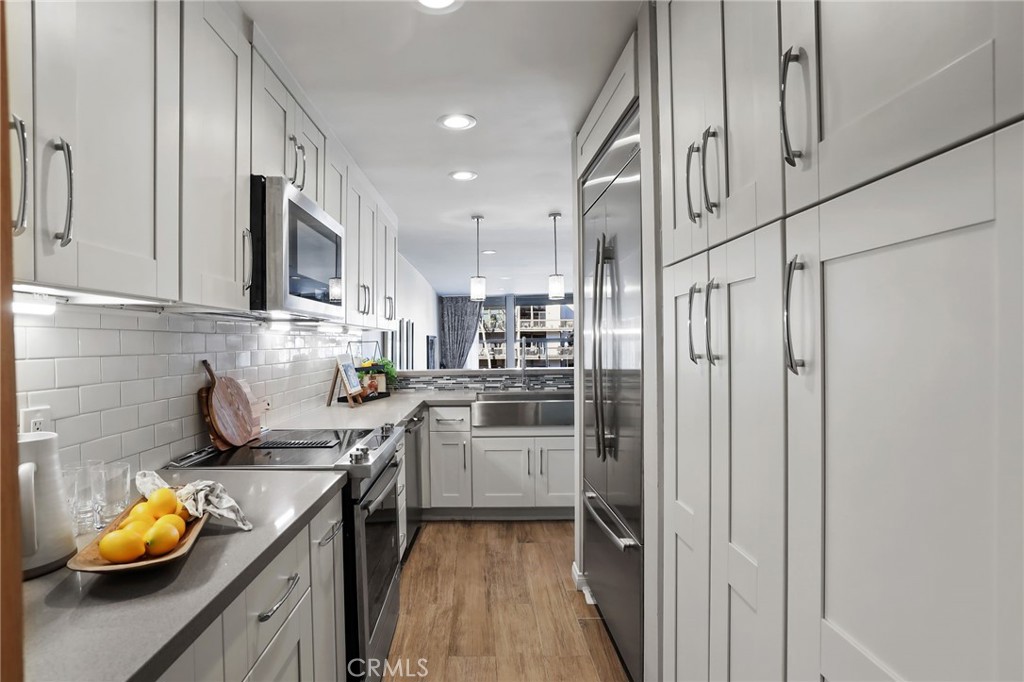 7221 Marina Pacifica Drive N 11