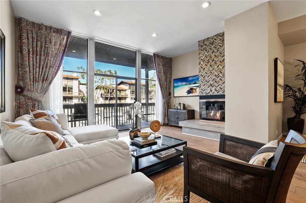 7221 Marina Pacifica Drive N 11